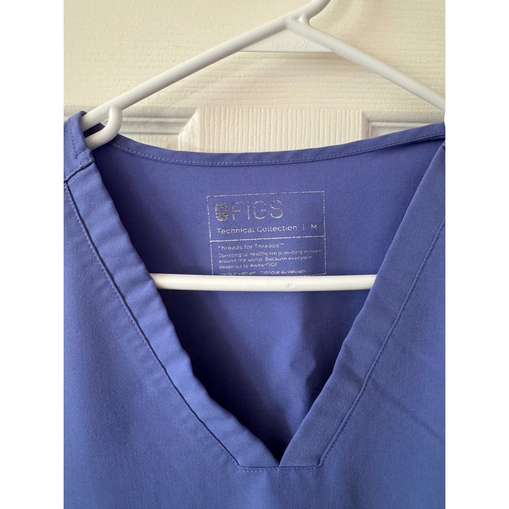 FIGS Casma Scrub Top Womens Size Medium Periwinkle V-Neck Technical Collection - Picture 2 of 4